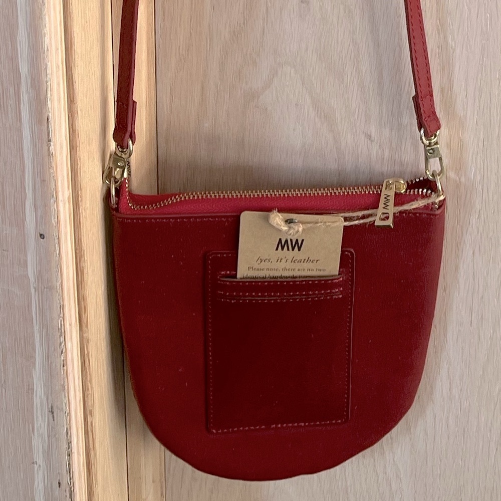 MOST WANTED Crossbody leather purse

NWT RED